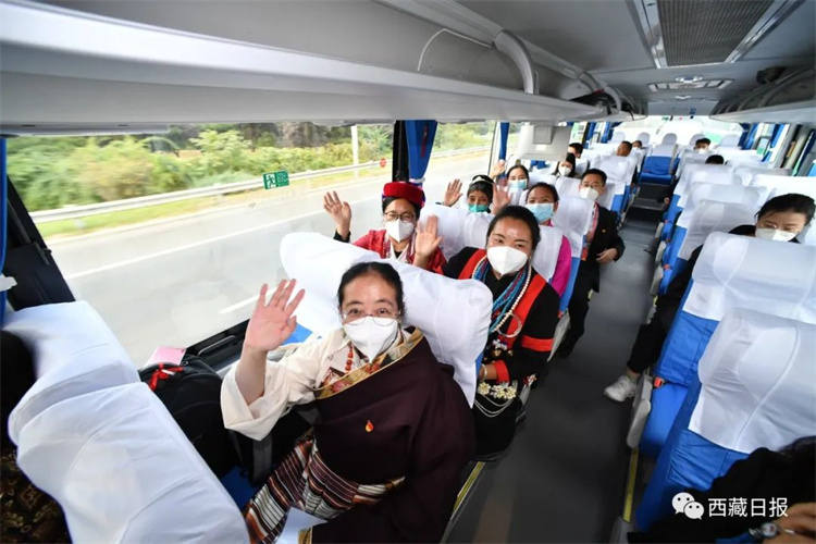 བོད་ལྗོངས་ཀྱི་འཐུས་མི་པེ་ཅིང་དུ་ཕེབས་འབྱོར་ཟིན་འདུག
