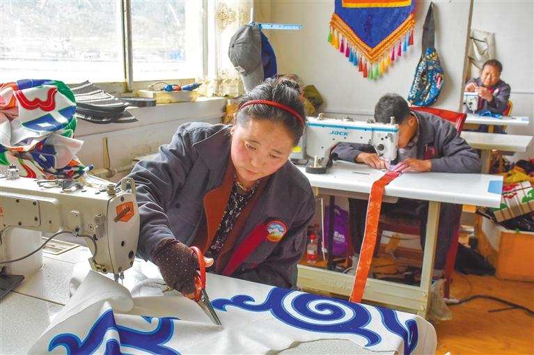 “གཉིས་གཏོད”སྐྱོང་སྤེལ་རྟེན་གཞིས་མང་ཚོགས་ཀྱི་ལས་ཞུགས་ལ་སྐུལ་ཁྲིད་བྱས་པ།