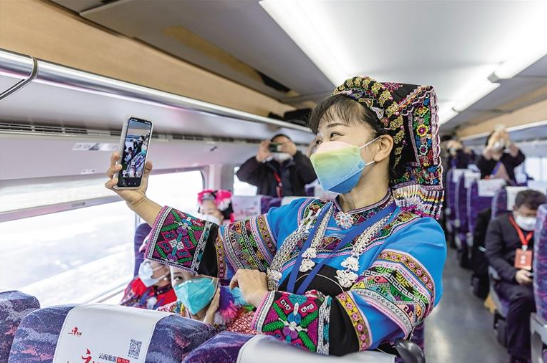 ཡུན་ནན་སྨི་ལེ་ནས་མོང་ཙེ་བར་གྱི་མྱུར་བགྲོད་ལྕགས་ལམ་ཤར་གཏོང་ཐུབ་པ།