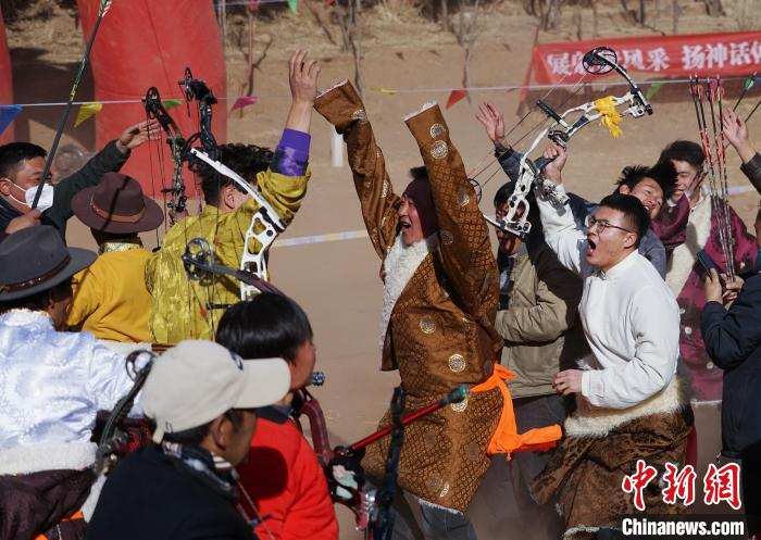 མདོ་ལ་རྫོང་དུ་བོད་རིགས་མང་ཚོགས་ཀྱིས་མདའ་རྩལ་འགྲན་བསྡུར་སྤེལ་ནས་ལོ་གསར་བསུས།