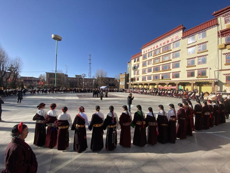 སྐོར་བྲོ་འཁྲབ་སྟོན་གྱི་བྱེད་སྒོ་སྤེལ་ནས་གནམ་ལོ་གསར་པ་བསུས།