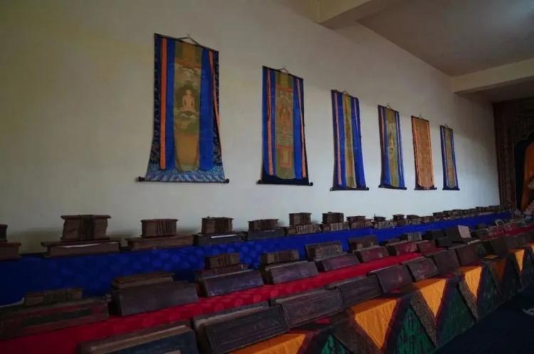 དཔེ་རྙིང་འབོར་ཆེན་ཞིག་ཉམས་གསོ་དག་སྒྲིག་གནང་བ།