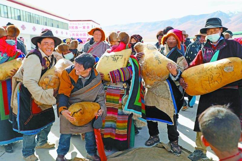གྲོང་ཚོར་བཅའ་སྡོད་ལས་དོན་རུ་ཁག་གིས་ཤང་གྲོང་དར་རྒྱས་གཏོང་བའི་ལས་དོན་གང་ལེགས་སྤེལ།