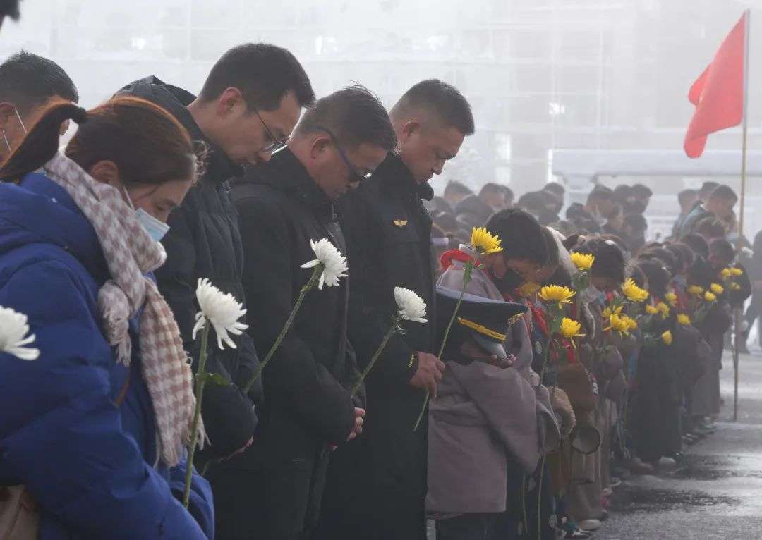 ཧུང་ཡོན་གྱིས་སྔོན་གཤེགས་དཔའ་བོར་དྲན་གསོ་ཞུ་བའི་བྱེད་སྒོ་སྤེལ།