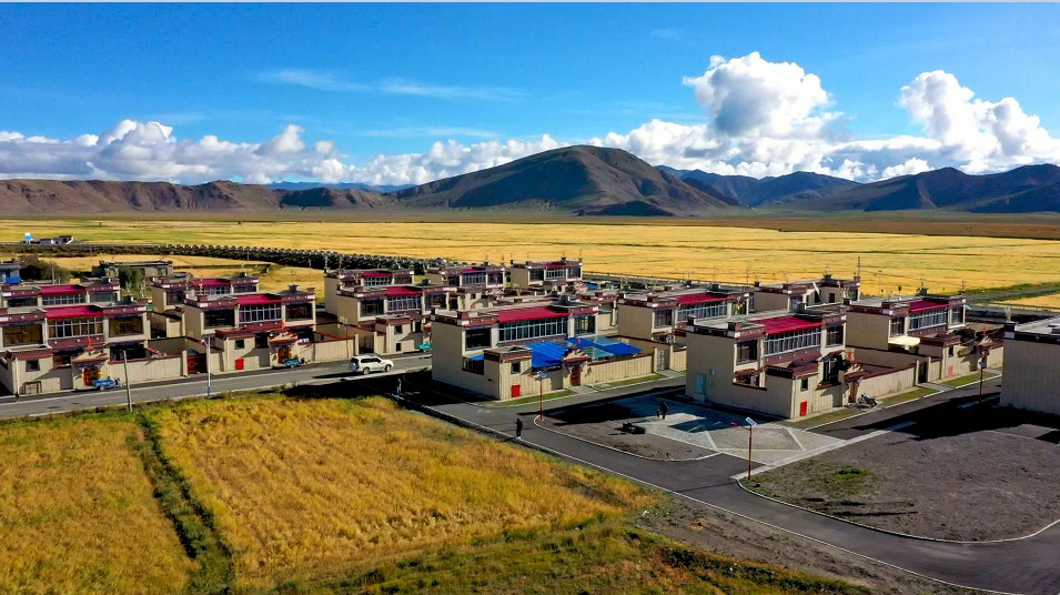 དུས་ཚིགས་དང་པོར་བོད་ལྗོངས་ཀྱི་དཔལ་འབྱོར་འཁོར་རྒྱུག་གི་འཕེལ་ཕྱོགས་བཟང་པོ་རྒྱུན་འཁྱོངས་ཐུབ་པ།