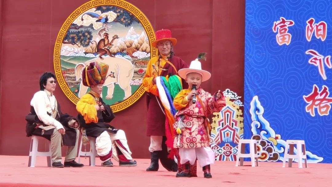 གེ་སར་རྒྱལ་པོའི་འཁྲུངས་ཡུལ་དུ་གེ་སར་རིག་གནས་ཀྱི་གཟི་འོད་འཕྲོས།