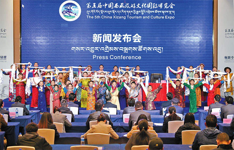 “བདེ་སྐྱིད་ལྡན་པའི་བོད་ལྗོངས་གསར་པར་ཅི་དགར་རོལ། ལག་གདང་སྦྲེལ་ནས་རྒྱང་སྐྱོད་ལམ་བུ་གསར་པར་སྐྱོད”