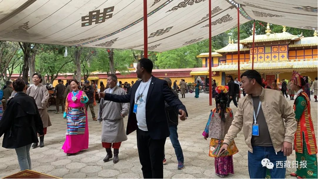 ཕྱི་རྒྱལ་སྐུ་མགྲོན་ཚོའི་སྤྱན་ལམ་གྱི་བོད་ལྗོངས།