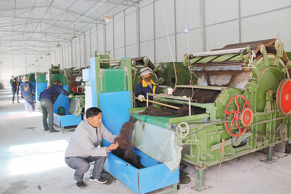 དཀར་མཛེས་རྫོང་གིས་དམངས་གཉེར་དཔལ་འབྱོར་སྐྱོན་བྲལ་གོང་དུ་འཕེལ་བར་བསྐུལ།