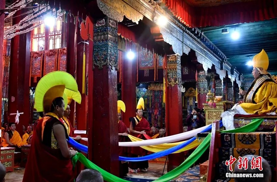 པཎ་ཆེན་རིན་པོ་ཆེ་མཆོག་ཆབ་མདོ་བྱམས་པ་གླིང་དགོན་དུ་ཕེབས་པ།