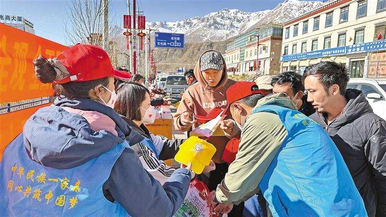བྱང་ཐང་ཡུལ་དུ་མི་རིགས་མཐུན་སྒྲིལ་གྱི་མཚར་སྡུག་མེ་ཏོག་རྣམ་པར་བཞད།