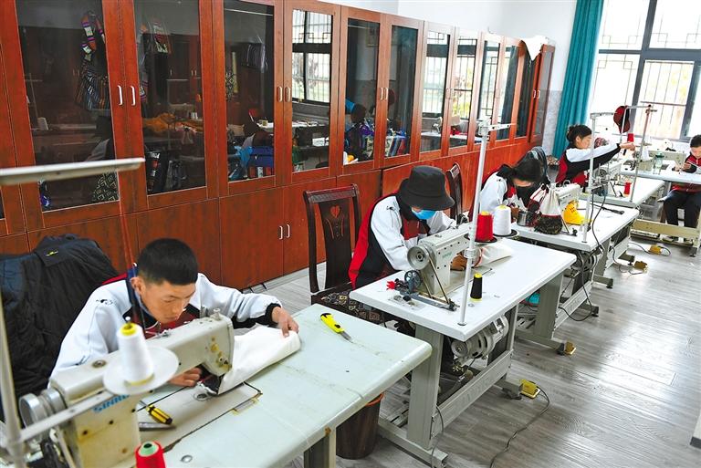 དམིགས་བསལ་སློབ་གསོར་བརྟེན་ནས་ཕྲུ་གུ་ཚོའི་སློབ་གྲྭ་འགྲིམ་པའི་ཕུགས་འདུན་མངོན་འགྱུར་བྱུང་བ།