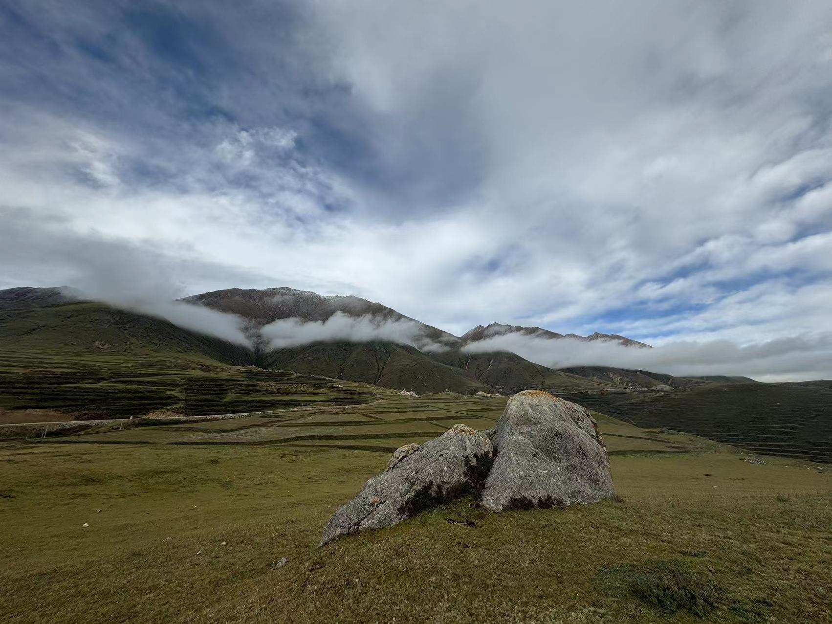 ༄༅།། གླིང་སྒྲུང་ལས་བྱུང་བའི་ལུས་རྩལ་གྱི་རིག་གནས་སྣང་ཚུལ་སྐོར་ཐོག་མར་གླེང་བ།