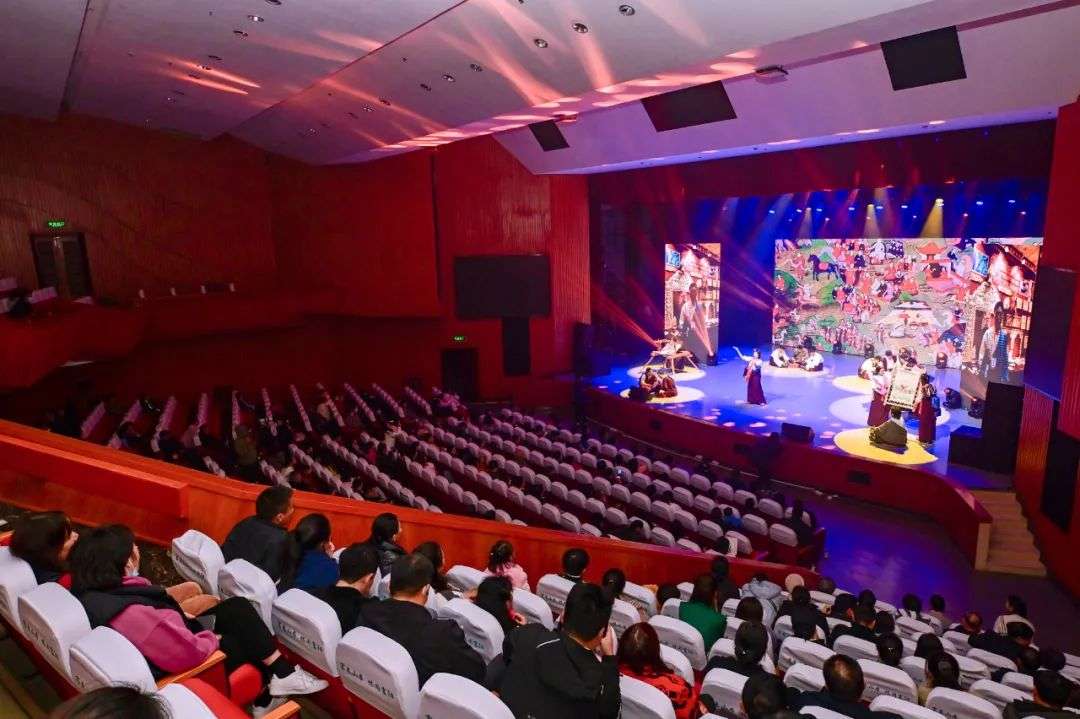 སྡེ་དགེ་རྫོང་གིས་ཀྲེ་ཅང་ཧྥུ་དབྱང་དུ་རིག་གནས་ཀྱི་ལེགས་སྐྱེས་གྱ་ནོམ་པ་ཕུལ།
