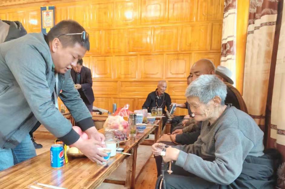 འབྲིང་བ་ཡུལ་ཚོས་ཏང་འཛུགས་སྐྱོང་ལ་སྣེ་ཁྲིད་ཀྱིས་དཔྱིད་ཀྱི་དྲོ་སྐྱིད་རོལ་བ།