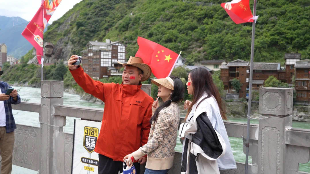 དཀར་མཛེས་ཁུལ་གྱིས་རྒྱལ་སྟོན་ཡུལ་སྐོར་སྣེ་ལེན་གྱི་ལོ་རྒྱུས་ཀྱི་ཟིན་ཐོ་གསར་པ་བཏོད་ཡོད།