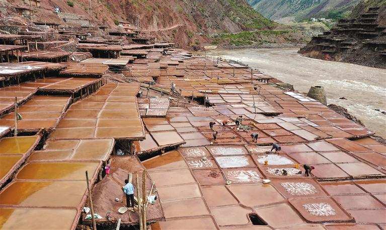 ལོ་ངོ་སྟོང་གི་ཚྭ་ཞིང་གི་རྣམ་པ་གསར་པ།