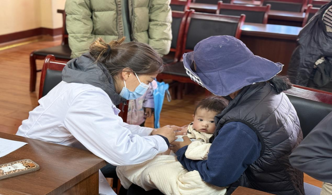 མཛོད་དགེ་རྫོང་བོད་སྨན་ཁང་གིས་མི་ཚོགས་གཙོ་བོའི་གཟུགས་པོར་བརྟག་དཔྱད་བྱེད་སྒོ་སྤེལ།