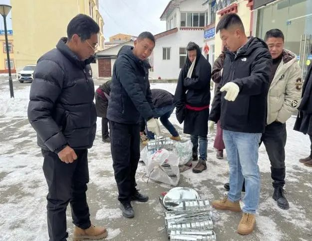 དུད་ཚང་སོ་སོར་དུ་ཁུང་མཁོ་སྤྲོད་བྱས་ནས་བདེ་འཇགས་ཀྱི་འགོག་སྲུང་འཛིང་རགས་བརྟན་དུ་བཏང་བ།